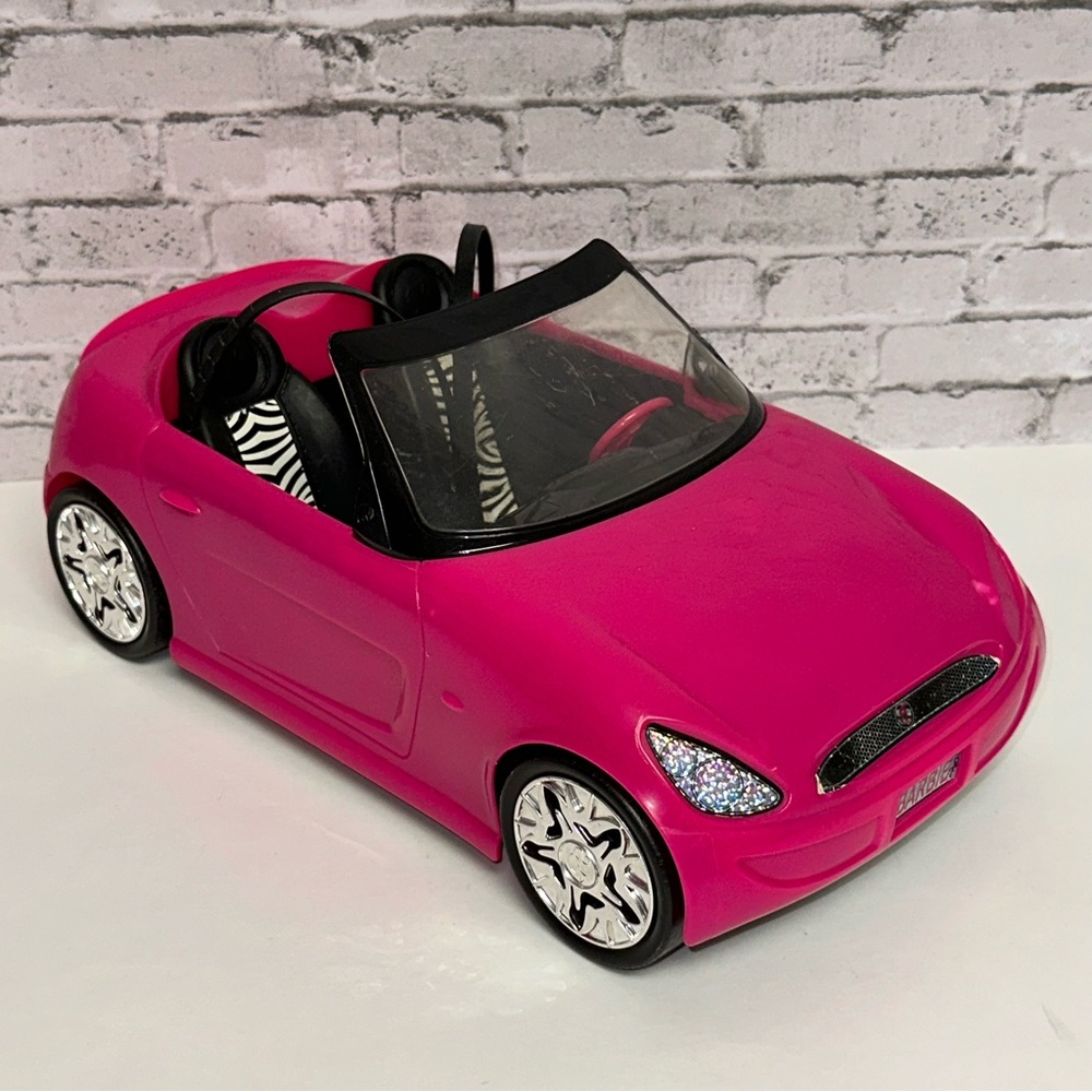 Barbie Car 2009 Mattel Glam Pink Convertible Toy Two-Seater Adjustable Seat Belt